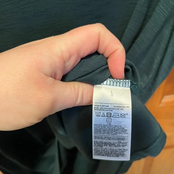 NWT Old Navy Women's Short Sleeve V-Neck Tee - Dark Green size Large - Picture 4 of 4